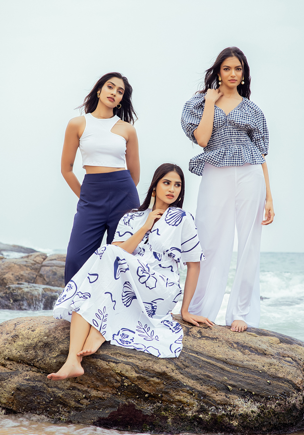 SOYA SHOLDER WHITE CUTOUT CROP TOP